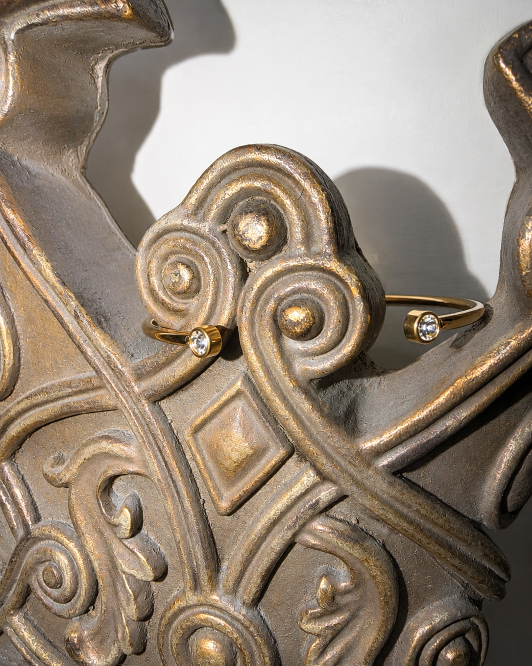 Graceful & light cuff