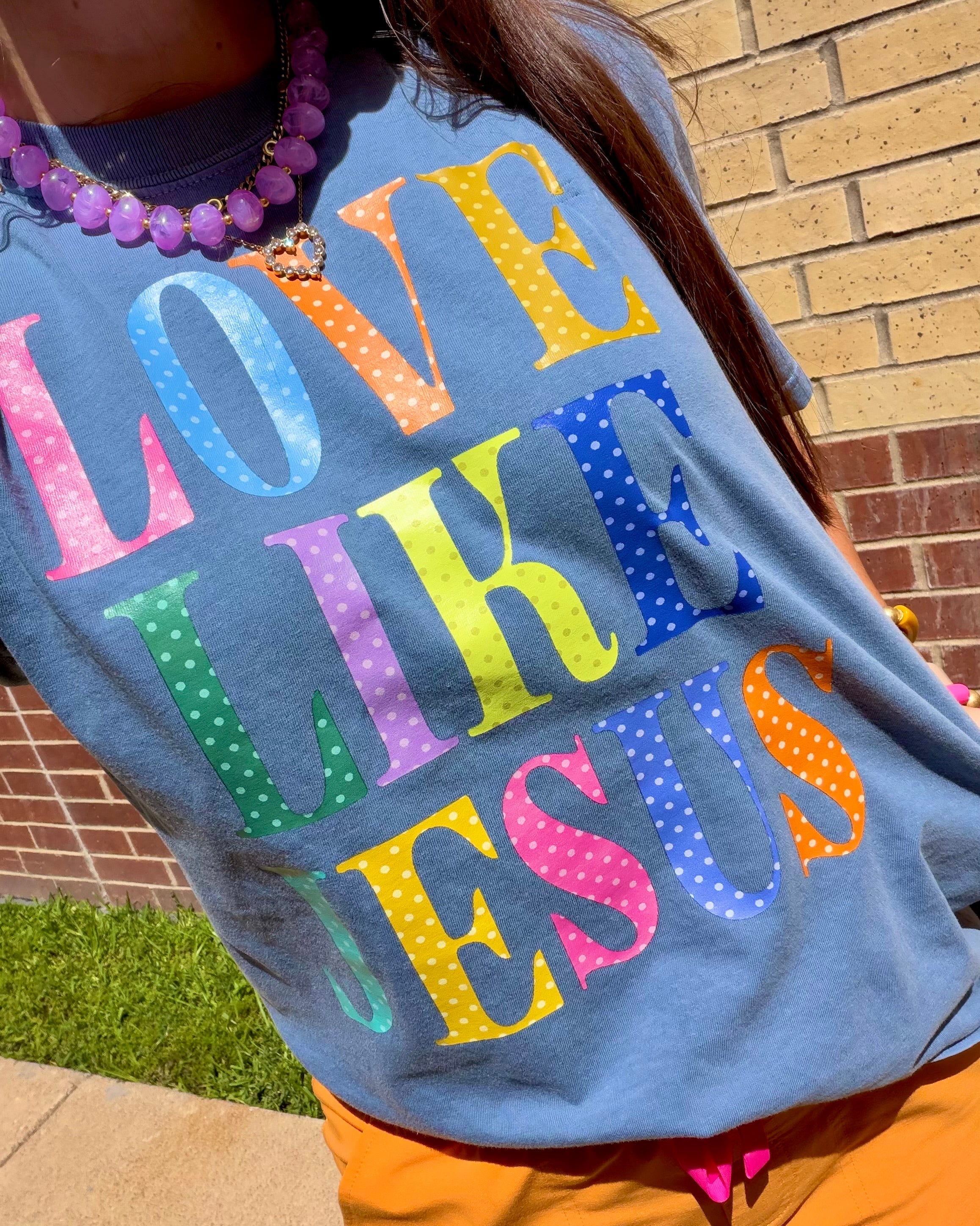 Love like Jesus tee